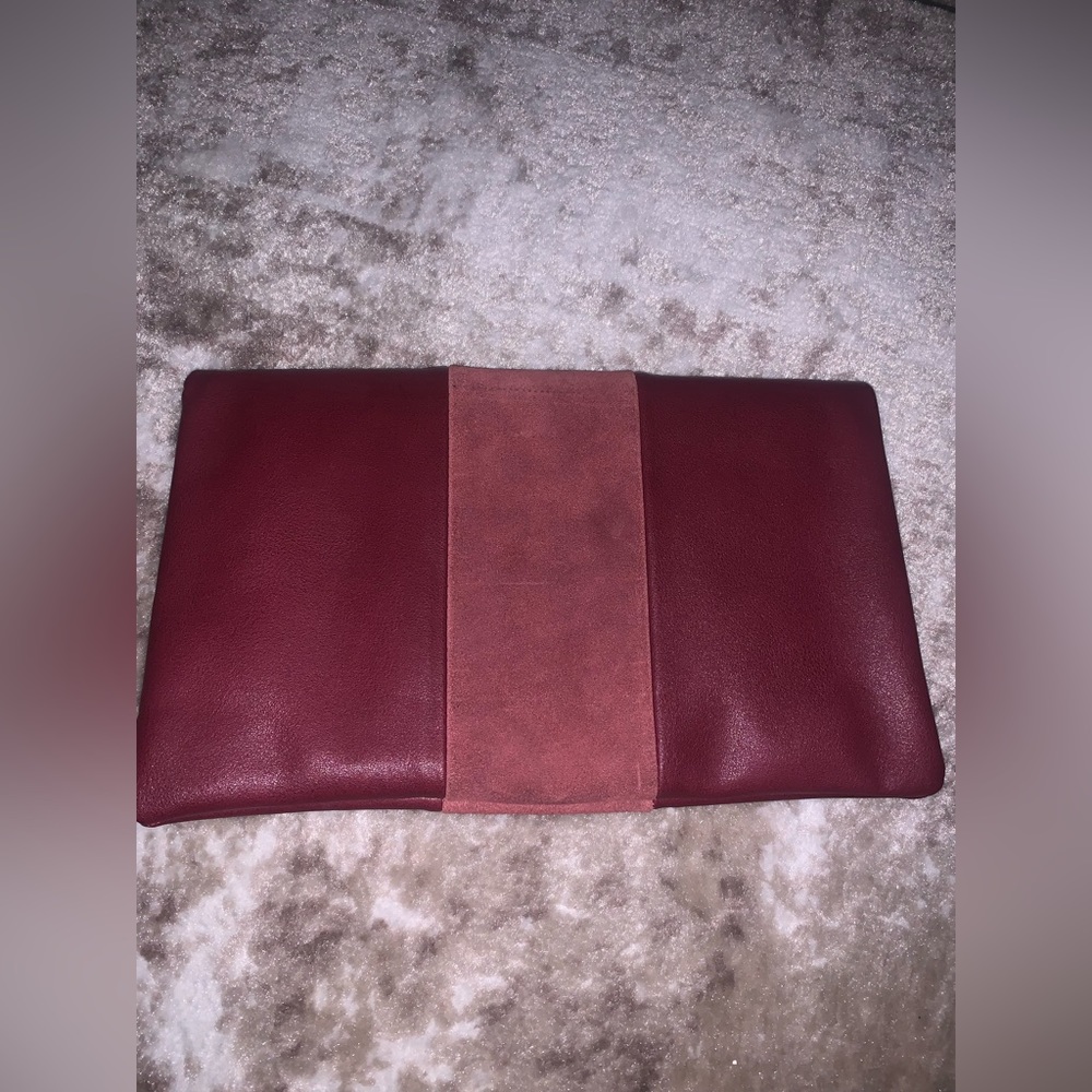 Red clutch - Picture 2 of 3